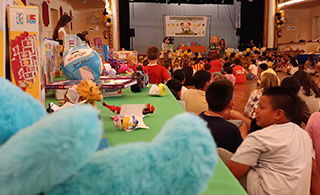 Joves de Martorell impulsen el consum responsable amb un mercat d’intercanvi de joguines